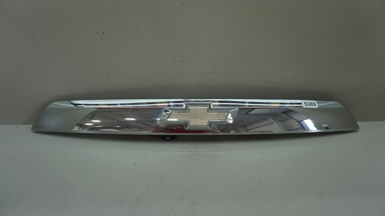 2010-2014 CHEVROLET EQUINOX REAR TAILGATE LICENSE MOLDING W/ CAMERA OEM 20903904