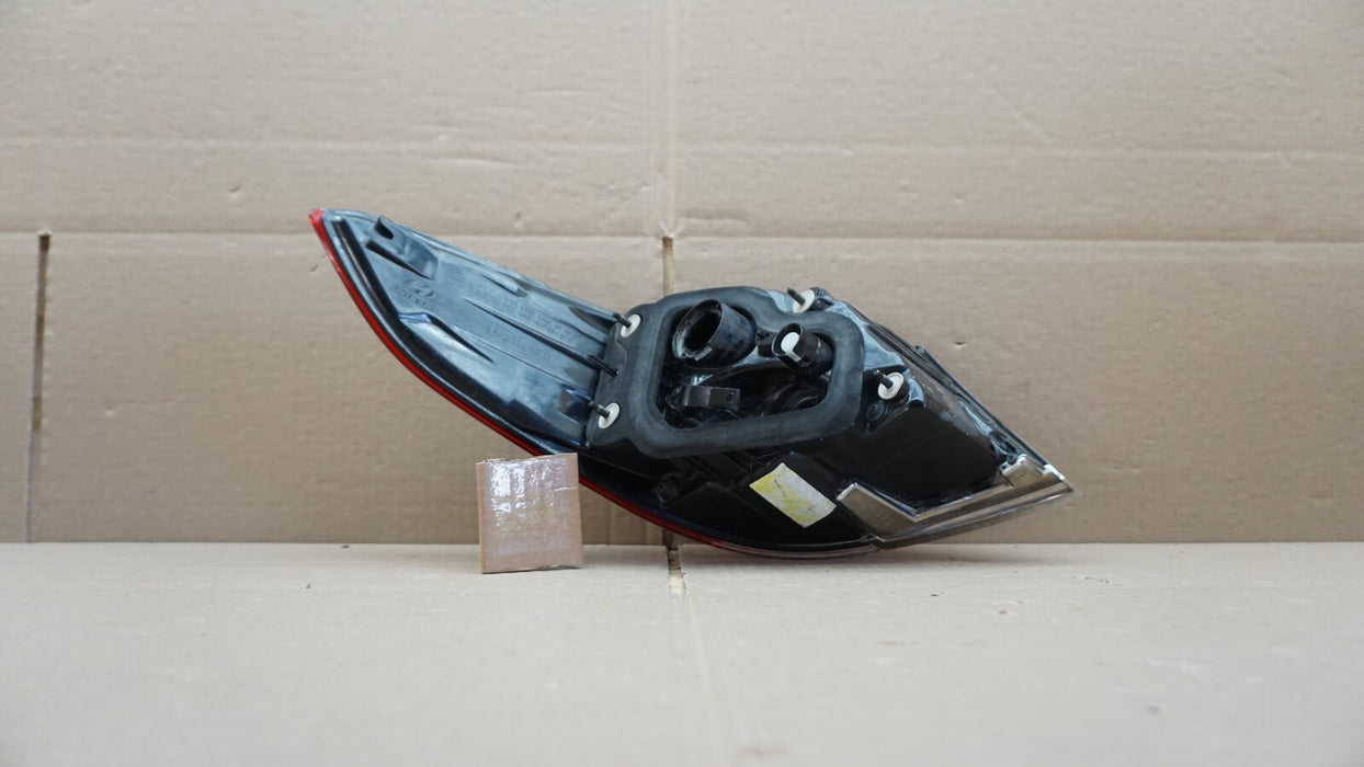 2018-2019 HYUNDAI SONATA REAR RIGHT PASSENGER SIDE OUTER TAIL LIGHT OEM 18 19