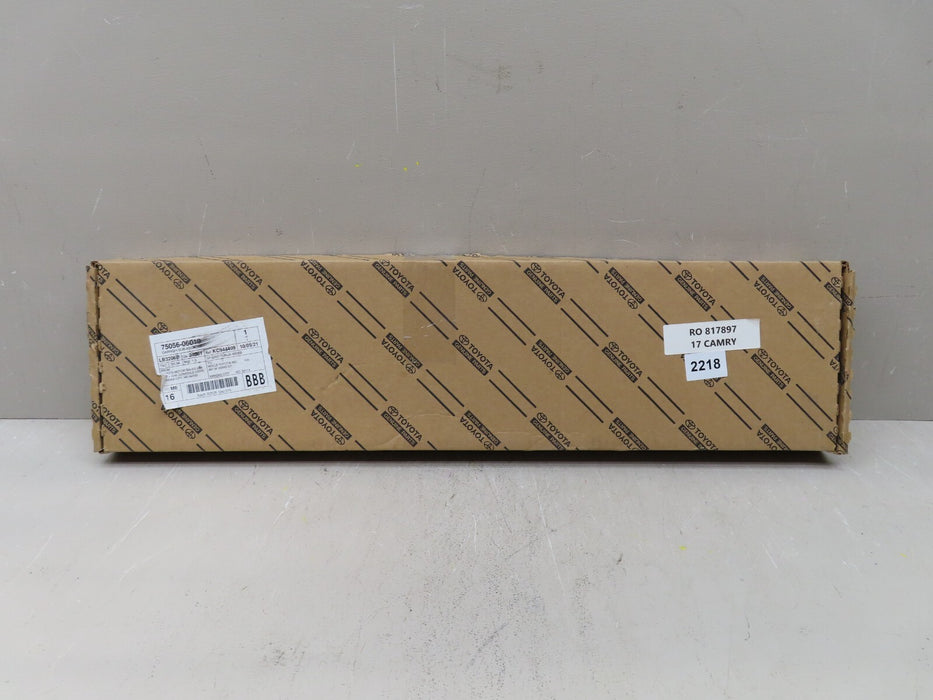 2015-2017 TOYOTA CAMRY REAR LEFT QUARTER C PILLAR MOLDING COVER OEM 75056-06010