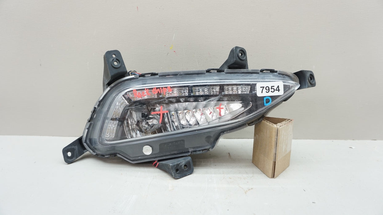 2016-2018 HYUNDAI TUCSON FRONT RIGHT PASSENGER SIDE FOG DLR LIGHT OEM