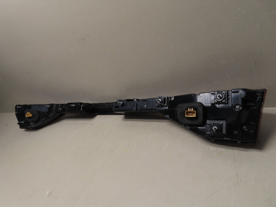2019 - 2023 AUDI A8 L REAR TRUNK LID CENTER TAILLIGHT LIGHT LAMP OEM 4N0945095H