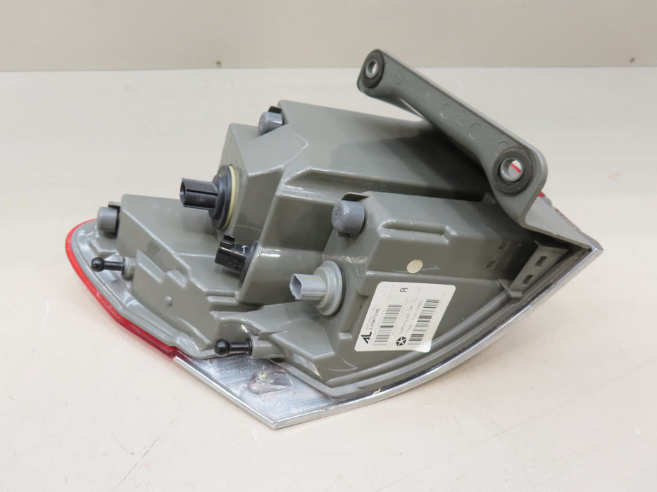 2014-2019 JEEP GRAND CHEROKEE RIGHT TAILLIGHT LAMP OEM P68110016AD