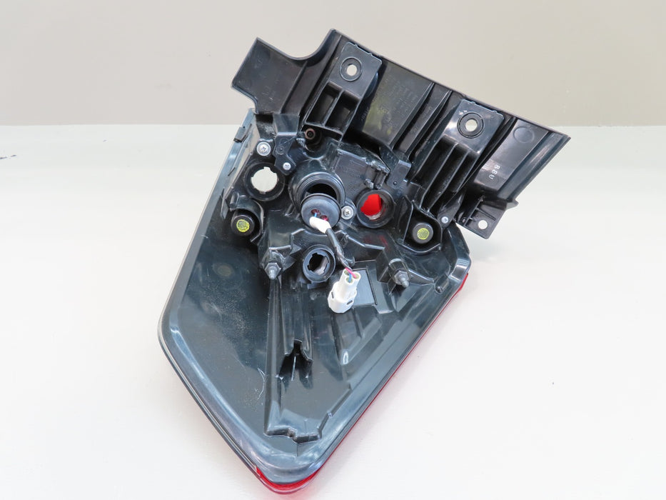 2018-2019 NISSAN ROGUE REAR LEFT DRIVER SIDE OUTER TAIL LIGHT STOP LAMP OEM