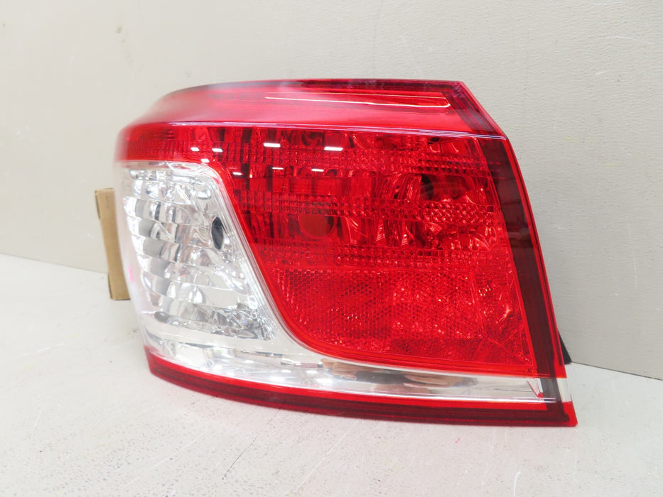 2010-2012 LEXUS ES350 REAR LEFT DRIVER SIDE TAIL LIGHT LAMP HALOGEN OEM