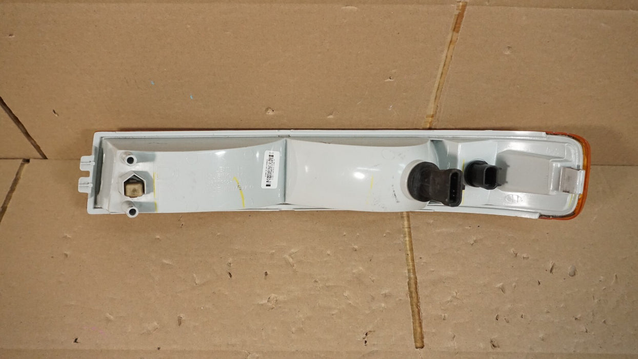 2003-2020 CHEVROLET EXPRESS GMC SAVANA RIGHT RH PASSENGER TURN SIGNAL LIGHT OEM
