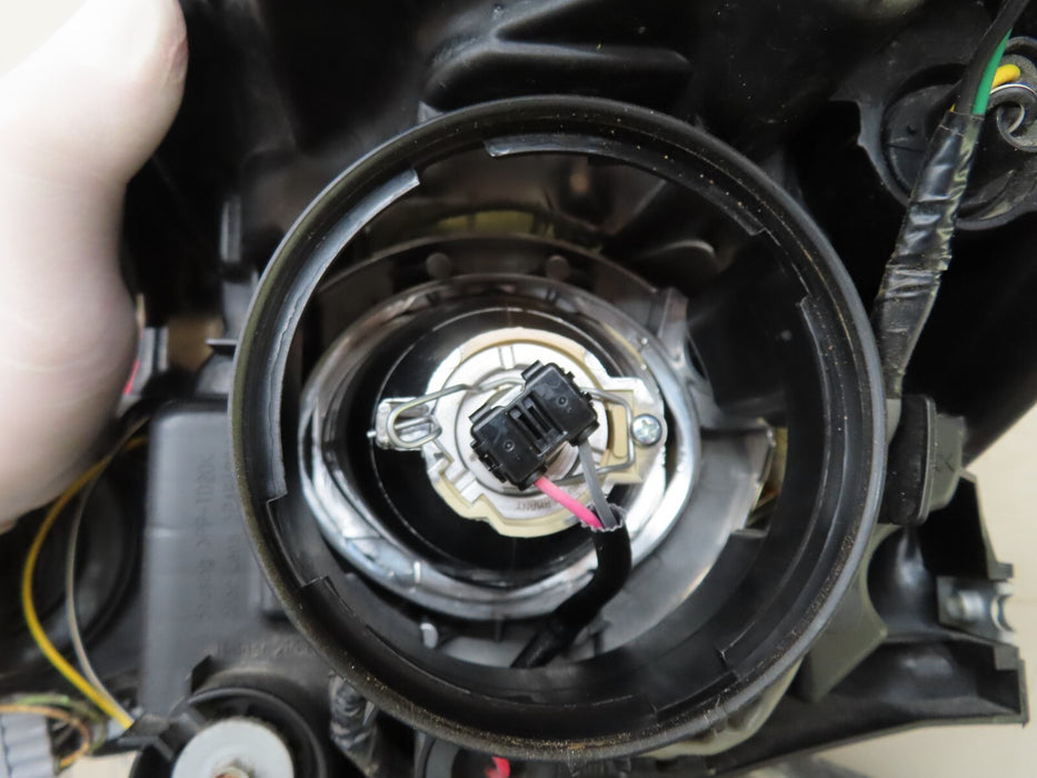 2013-2014 SUBARU LEGACY OUTBACK FRONT RIGHT SIDE HEADLIGHT LAMP HALOGEN OEM