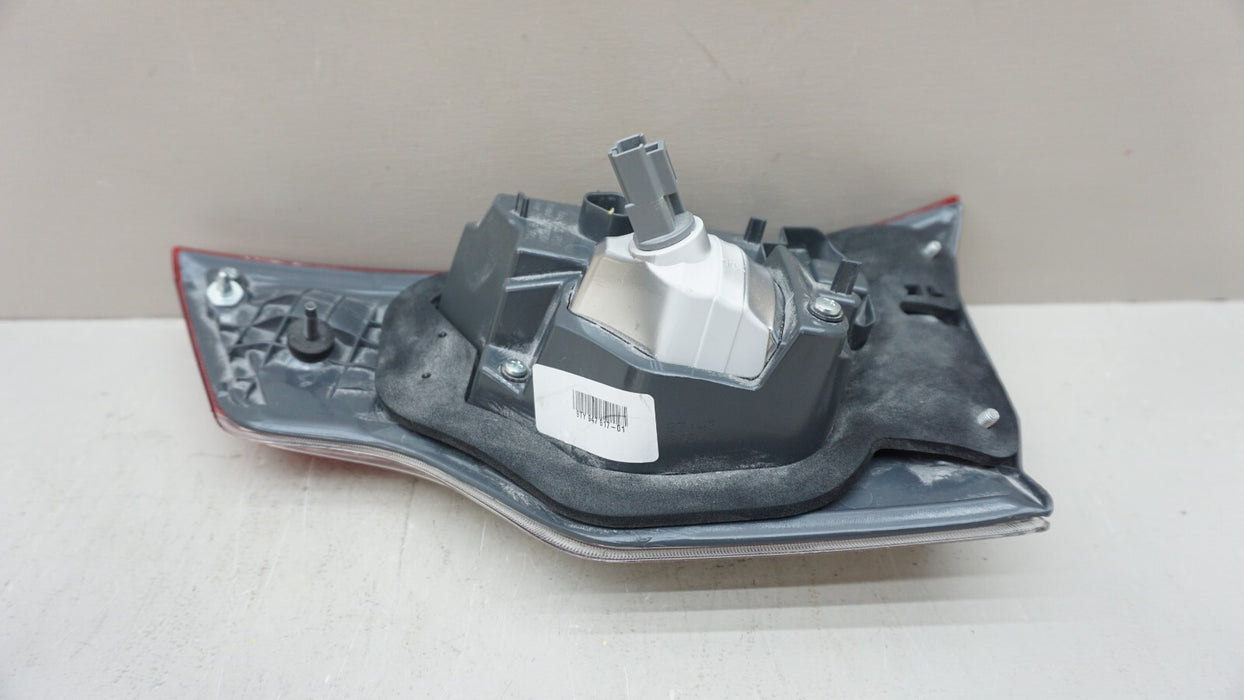 2017-2019 TOYOTA HIGHLANDER LEFT DRIVERS SIDE INNER TAIL LIGHT OEM 17 18 19