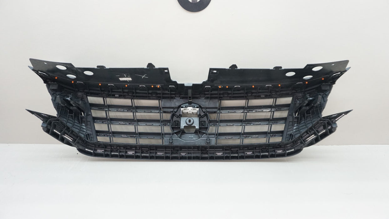 2016-2018 VOLKSWAGEN PASSAT FRONT BUMPER RADIATOR GRILLE GRILL 561853653 OEM