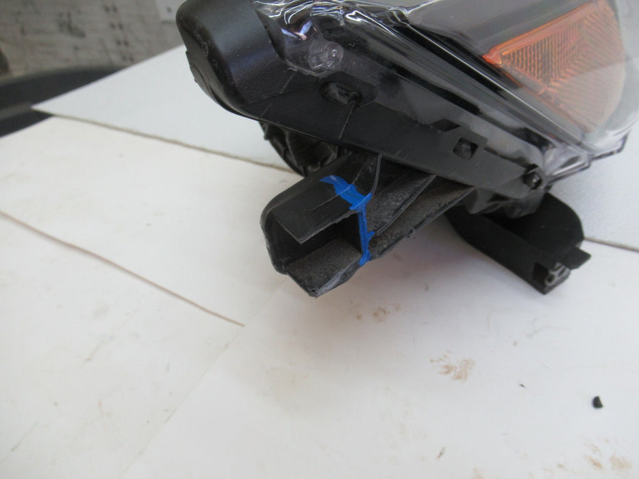 2016-2020 MITSUBISHI OUTLANDER FRONT RIGHT PASSENGER SIDE HEADLIGHT LAMP OEM