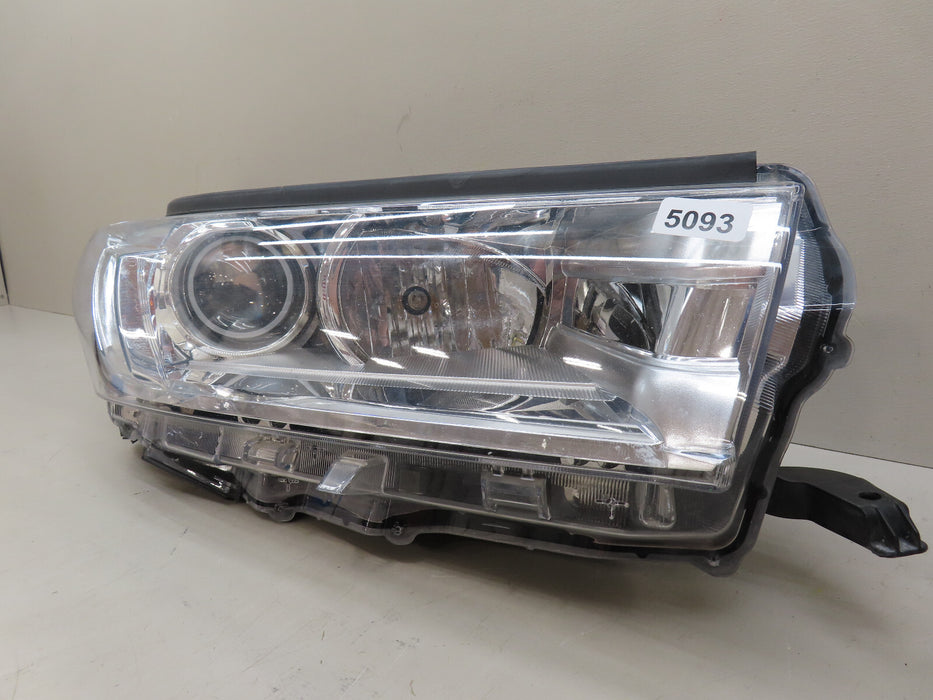 2017-2019 TOYOTA HIGHLANDER FRONT RIGHT PASSENGER HEADLIGHT HALOGEN OEM