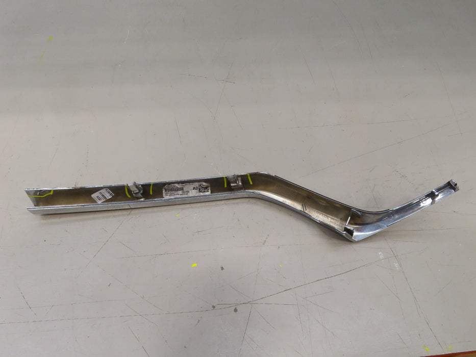 2017-2019 HONDA CR-V FRONT RIGHT PASSENGER GRILLE GRILL MOLDING OEM
