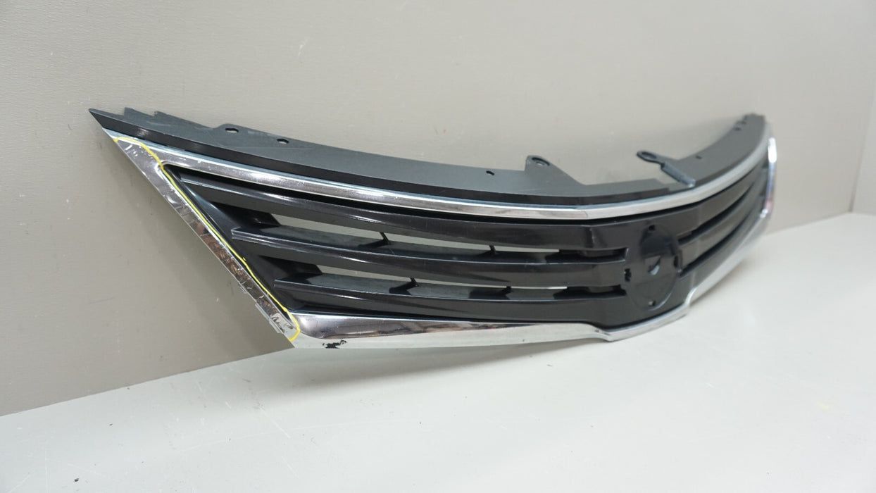 2010-2012 NISSAN VERSA FRONT MAIN GRILLE 62310 ZW80A OEM 10 11 12