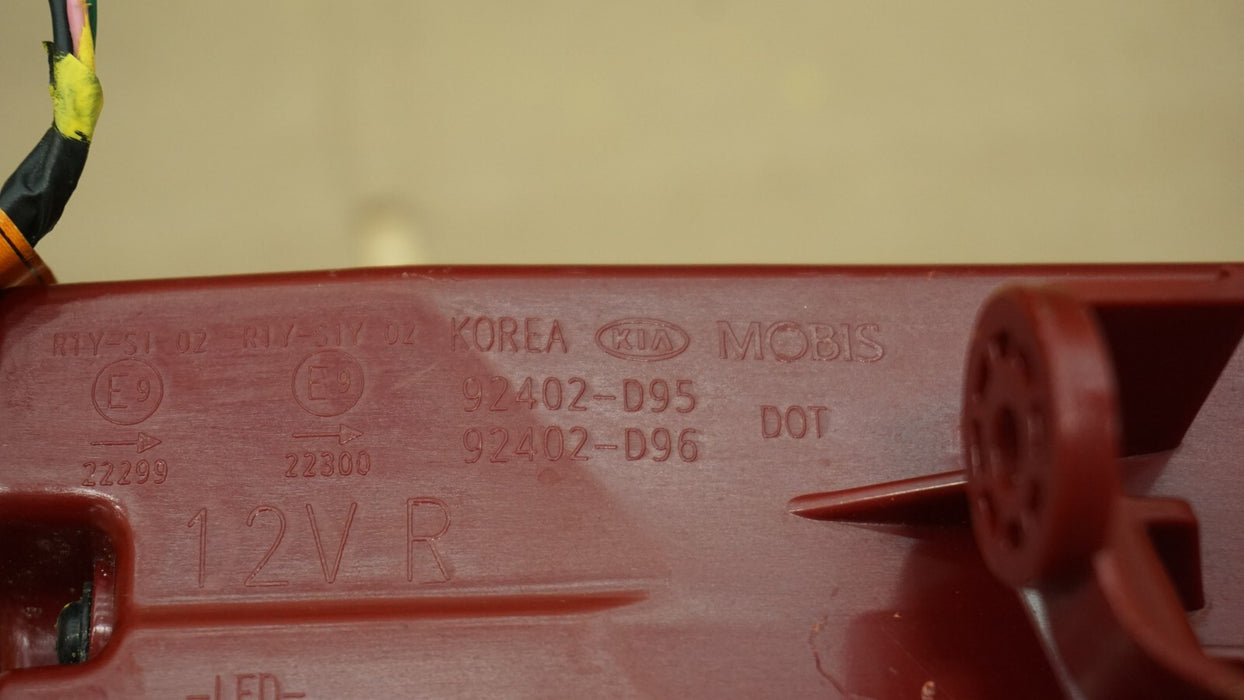 2020-2022 KIA SPORTAGE REAR RIGHT PASSENGER SIDE TAIL LIGHT LED OEM 92402-D95