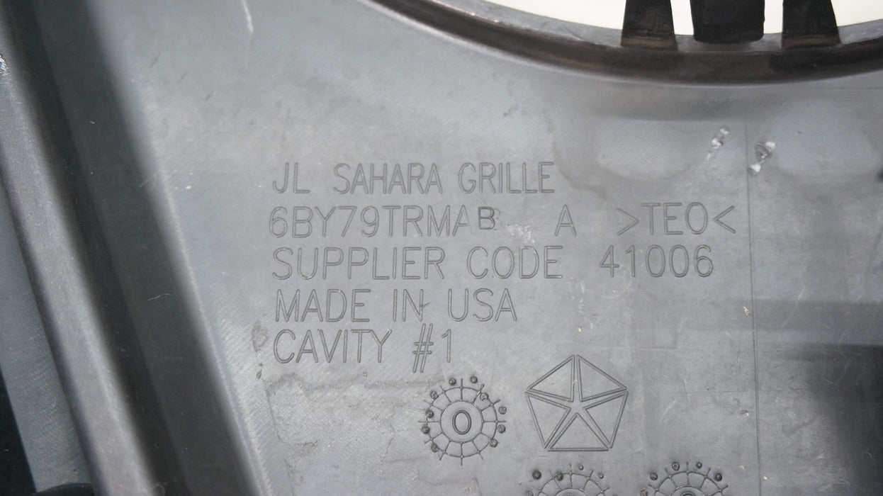 2018-2023 JEEP WRANGLER JL SAHARA FRONT RADIATOR GRILLE GRILL 6BY79TRMA OEM