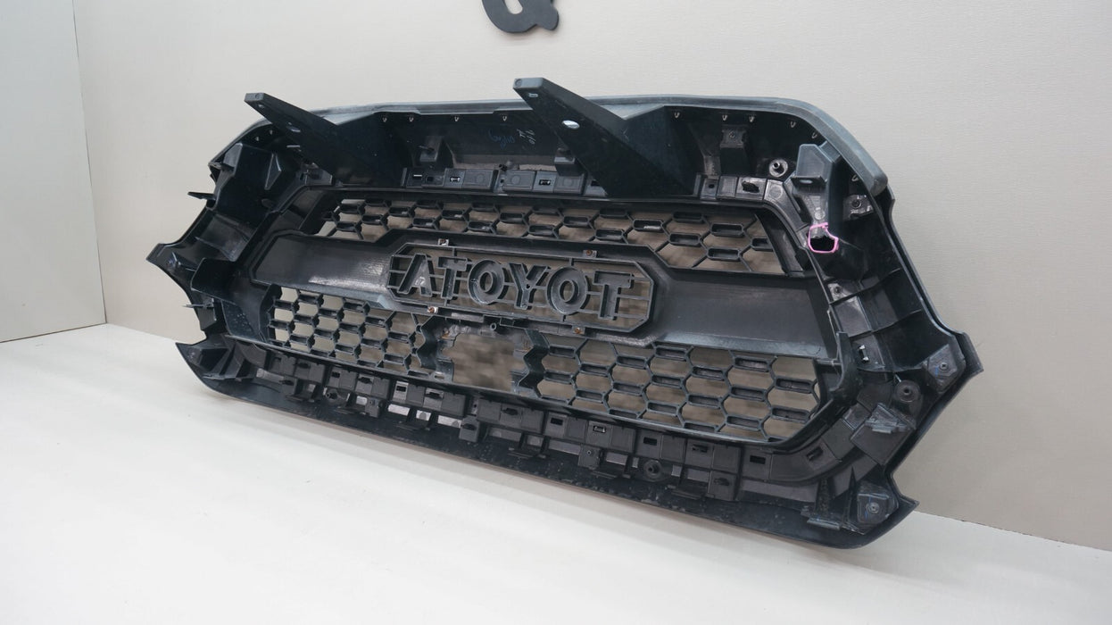 2016-2022 TOYOTA TACOMA FRONT RADIATOR GRILLE OEM 53111-04380