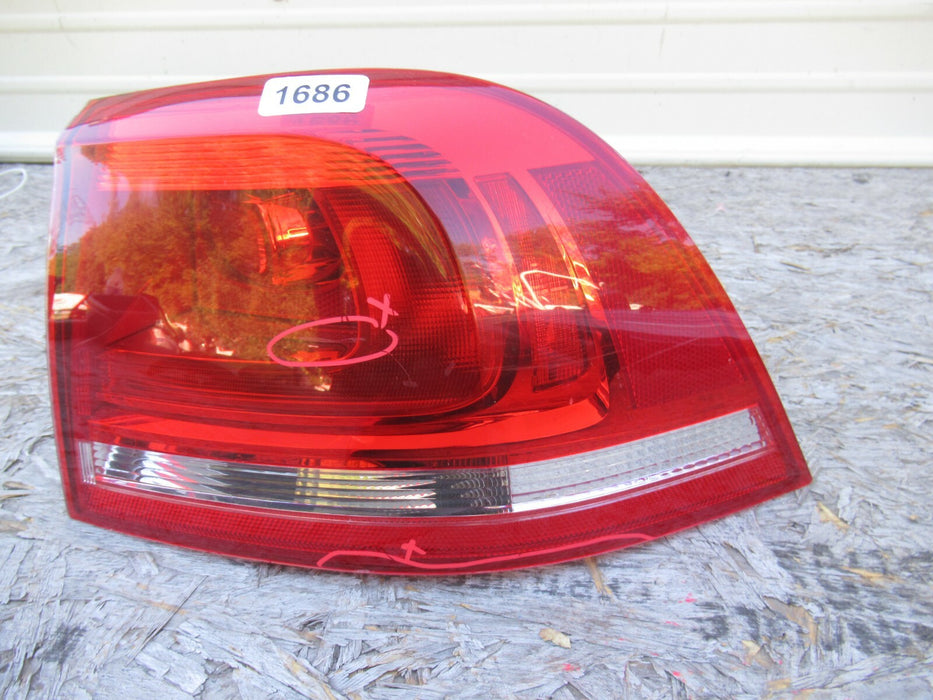 2011-2014 VOLKSWAGEN TOUAREG REAR RIGHT PASSENGER SIDE TAIL LIGHT HALOGEN OEM
