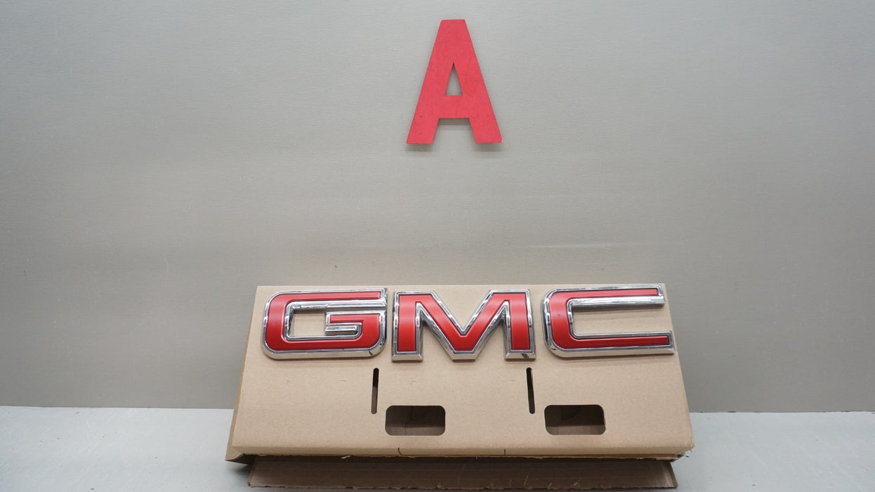 2025-2026 GMC YUKON / YUKON XL FRONT GRILLE EMBLEM BADGE OEM 85873630