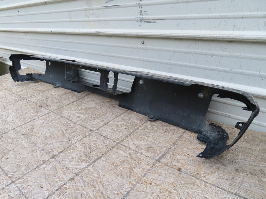 2015-2018 CHEVROLET SILVERADO GMC SIERRA 2500 3500 HD REAR BUMPER OEM 23108141