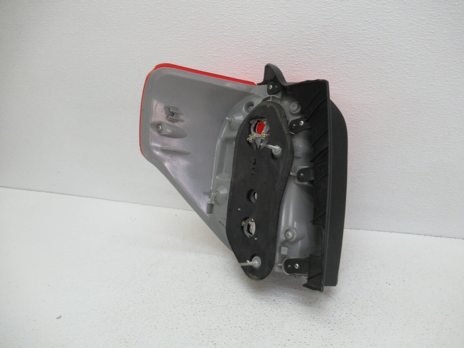 2010 - 2013 TOYOTA 4RUNNER RAER RIGHT PASSENGER SIDE TAIL LIGHT BRAKE LAMP OEM