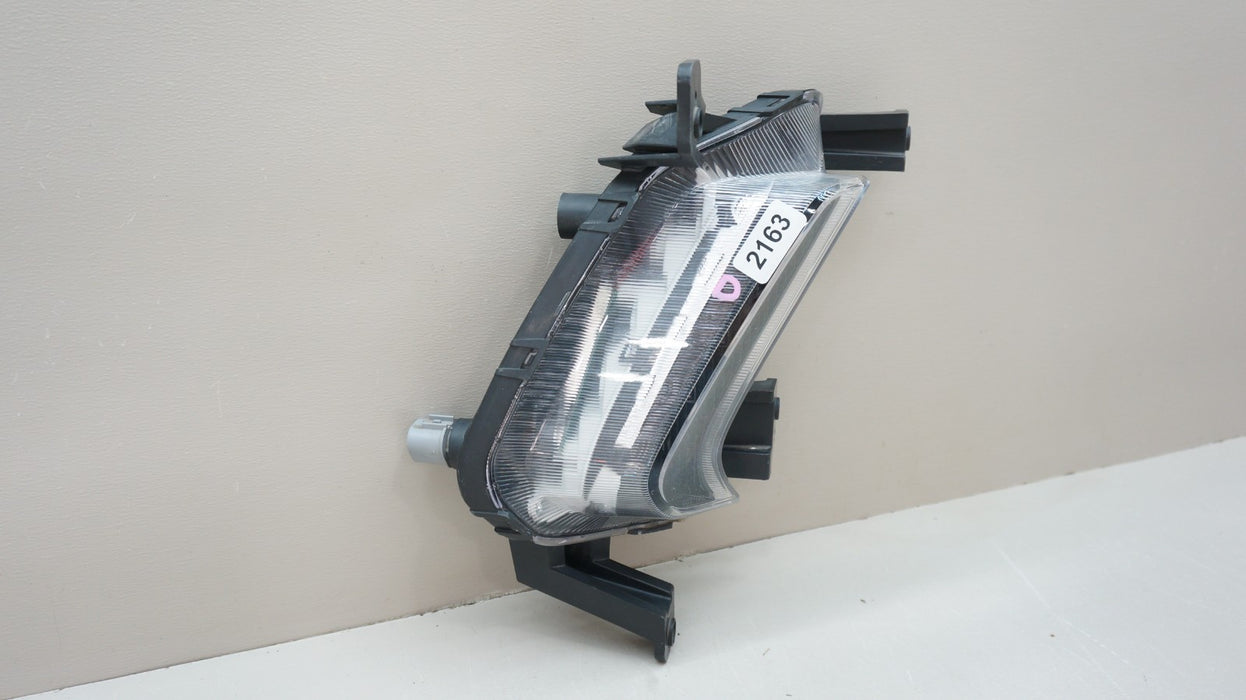 2017-2018 HYUNDAI ELANTRA FRONT RIGHT PASSENGER SIDE FOG LIGHT OEM 92208-F2100