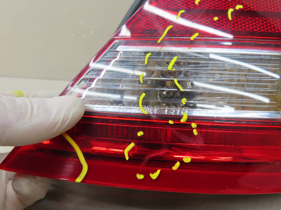 2013-2019 FORD TAURUS REAR RIGHT PASSENGER TAIL LIGHT OEM DG13-13B504-A