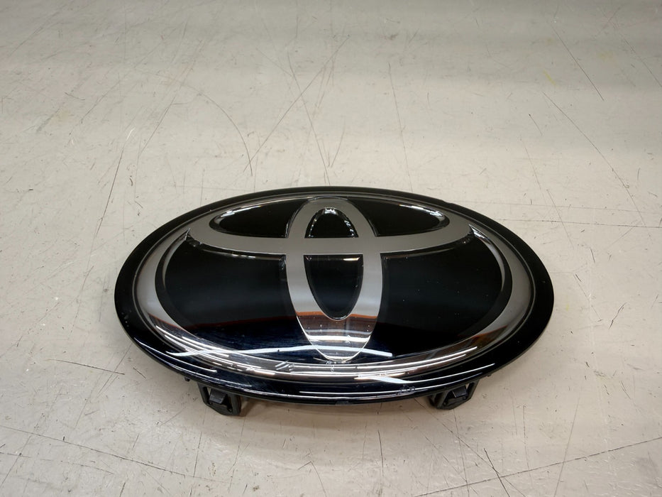 2020-2025 TOYOTA RAV4 HIGHLANDER FRONT GRILLE EMBLEM 53141-0R110 OEM