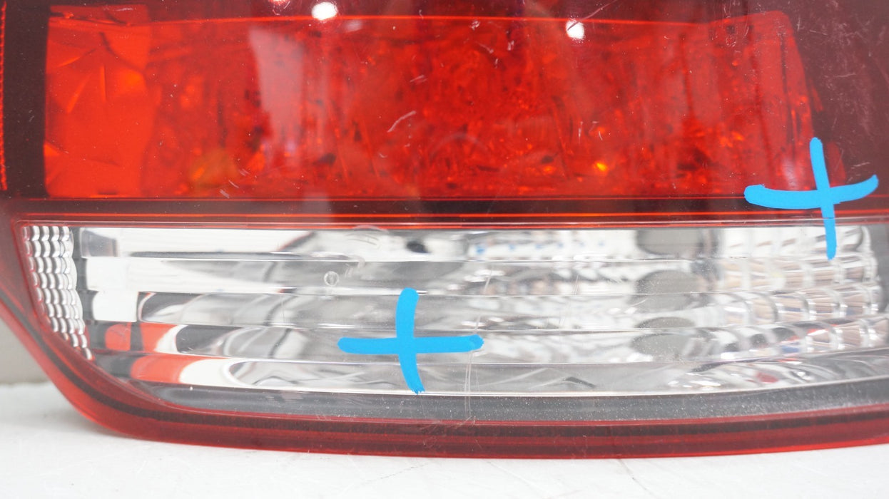 2016-2020 MITSUBISHI OUTLANDER REAR RIGHT PASSENGER SIDE OUTER TAIL LIGHT OEM