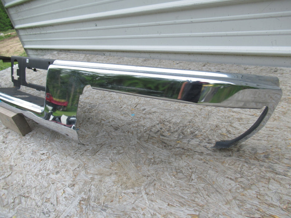 2015-2019 CHEVROLET COLORADO GMC CANYON REAR BUMPER COVER PANEL CHROME OEM