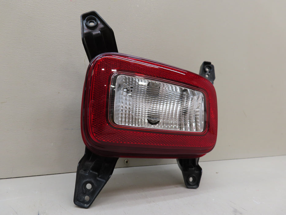 2020-2023 HYUNDAI VENUE REAR RIGHT PASSENGER SIDE BACKUP TAIL LIGHT OEM