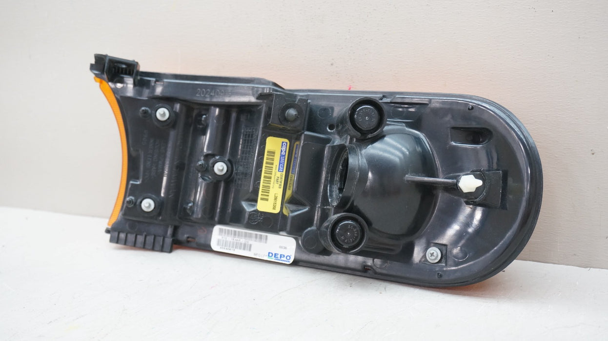 2007-2011 TOYOTA FJ CRUISER FRONT RIGHT TURN SIGNAL PARK LAMP AFTERMARKET