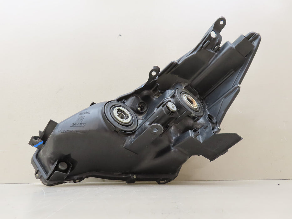 2012-2014 TOYOTA PRIUS V FRONT RIGHT PASSENGER SIDE HALOGEN LAMP OEM