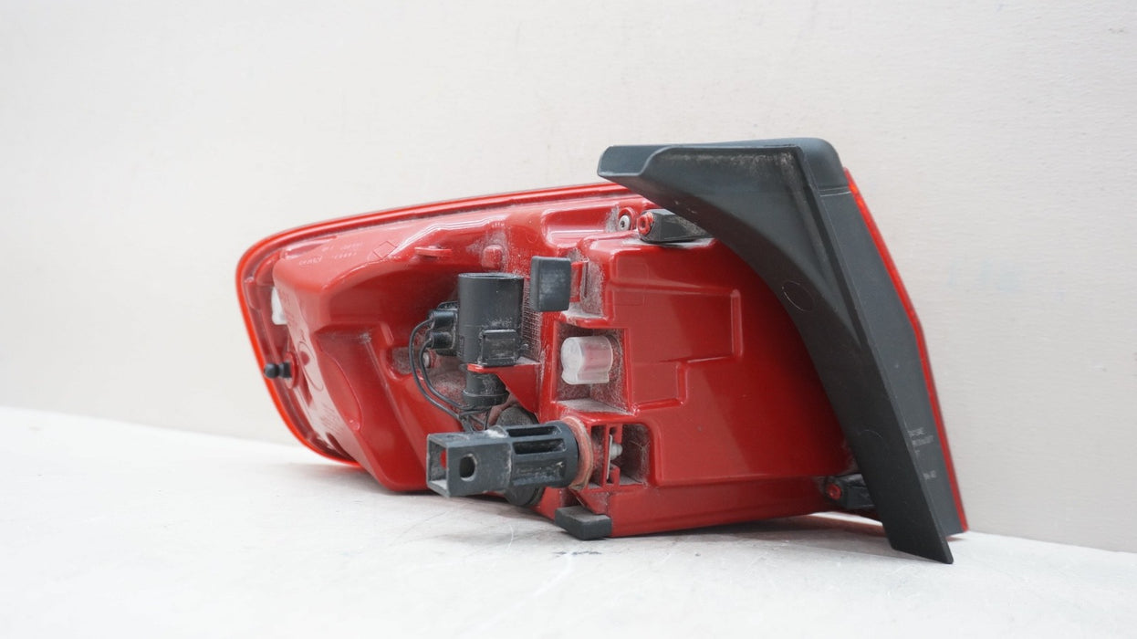 2013-2016 AUDI A4 S4 REAR RIGHT PASSENGER SIDE OUTER TAIL LIGHT OEM 01091603