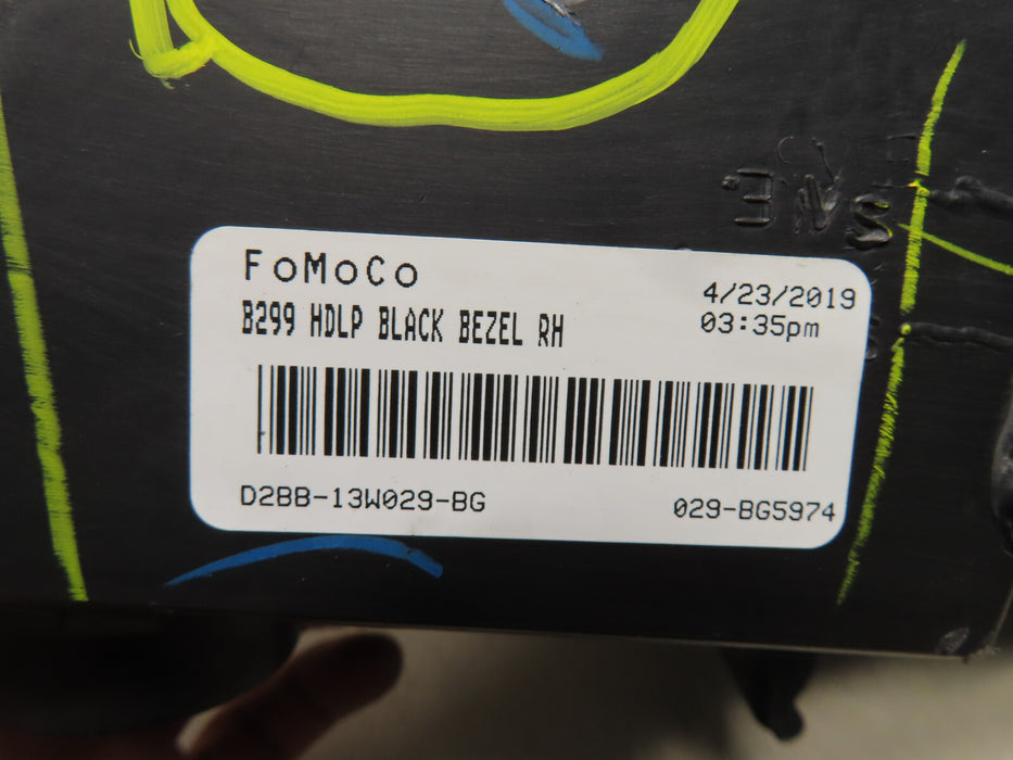 2014-2019 FORD FIESTA RIGHT PASSNGENGER HEADLIGHT HEADLAMP HALOGEN OEM