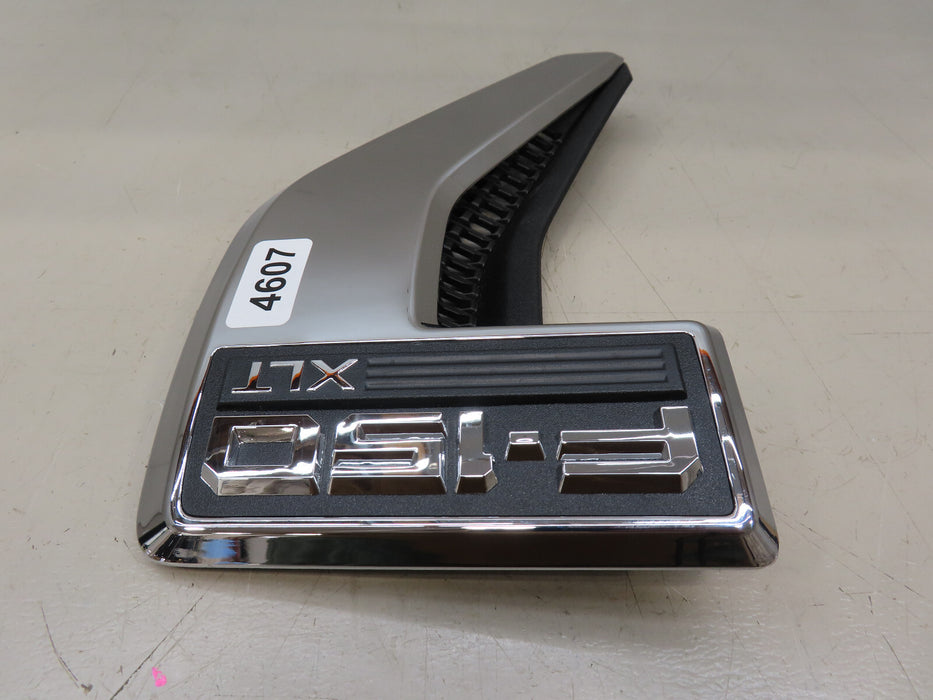 2021-2023 FORD F150 F-150 XLT RIGHT PASSENGER FENDER EMBLEM OEM