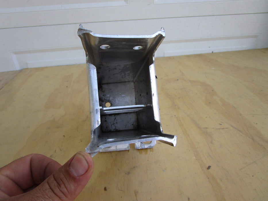 2009 AUDI A4 A5 S5 DRIVER SIDE BRACKET 8KO-807-133C OEM