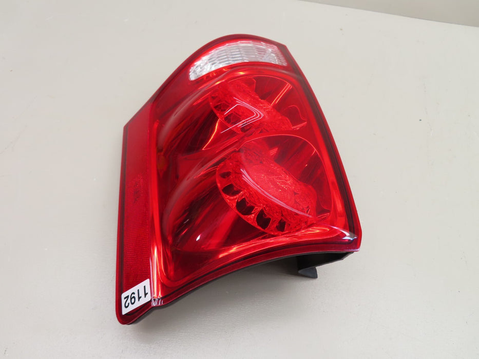 2011-2014 DODGE GRAND CARAVAN REAR RIGHT SIDE TAILLIGHT TAILLAMP ASSEMBLY OEM