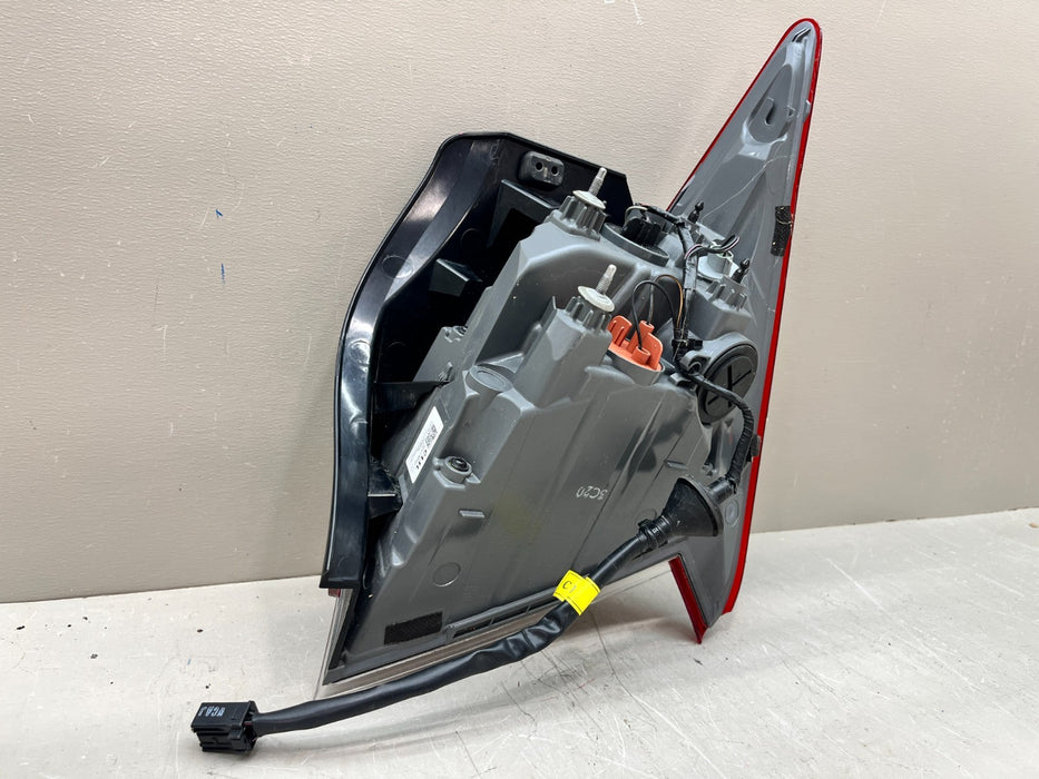 2021-2026 HYUNDAI ELANTRA LH LEFT OUTER TAIL LIGHT OEM 92401-AA020