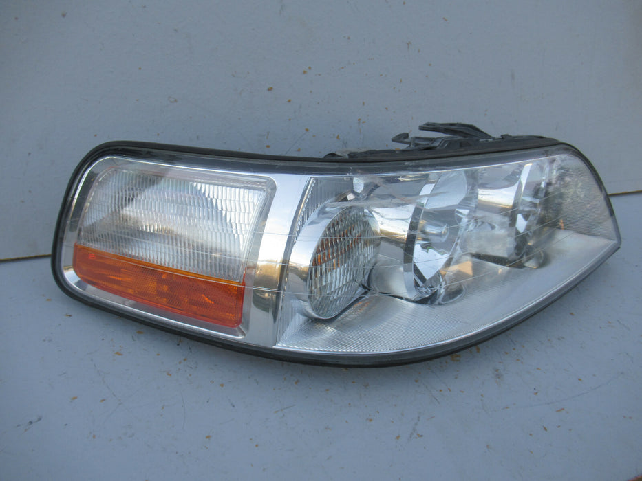 05 06 07 08 09 10 11 LINCOLN TOWN CAR RIGHT HEADLIGHT LAMP OEM