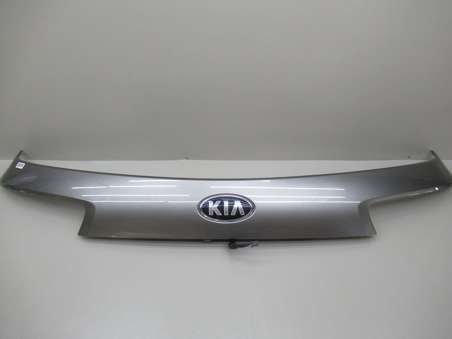 2016-2020 KIA SORENTO REAR TRUNK TAILGATE UPPER FINISH MOLDING W/ CAMERA OEM