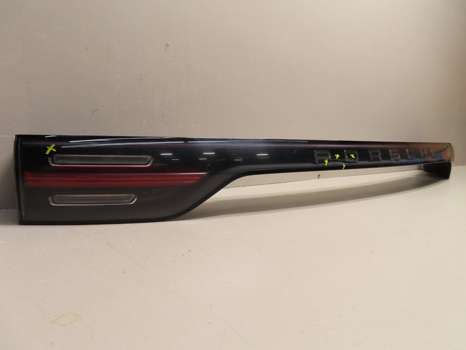 2019 2020 2021 PORSCHE CAYENNE REAR LIGHT CENTER LED TAILLIGHT 9Y0945081 OEM