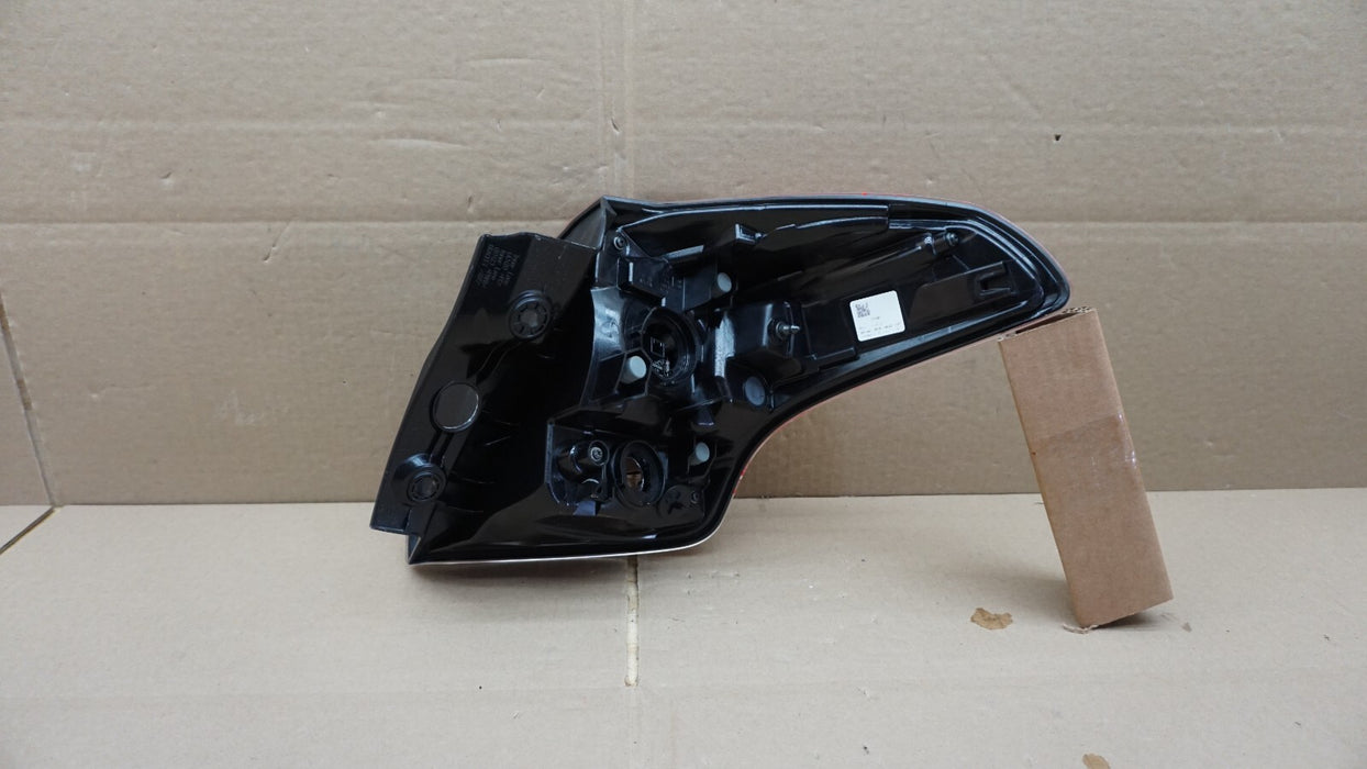 2016-2018 TOYOTA RAV4 RAV-4 REAR LEFT DRIVER SIDE OUTER TAILLIGHT TAILLAMP OEM