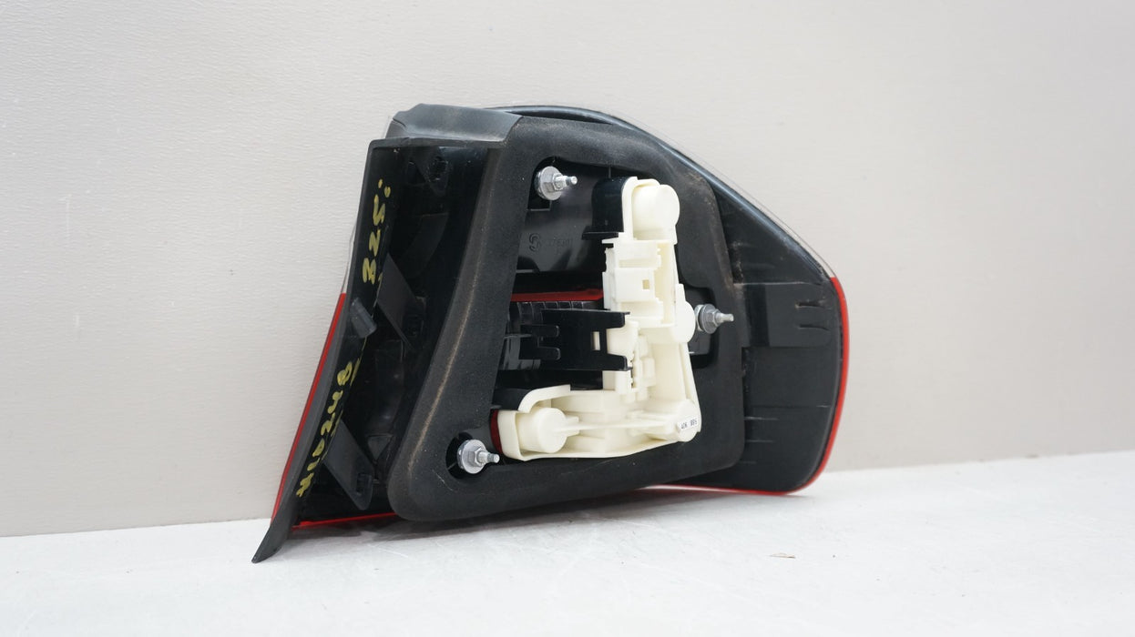 2006-2008 BMW 3-SERIES E90 REAR LEFT DRIVERS SIDE TAIL LIGHT OEM
