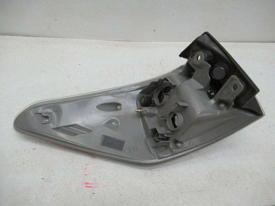 2014-2016 TOYOTA HIGHLANDER REAR PASSENGER SIDE TAIL LIGHT BRAKE STOP LAMP OEM