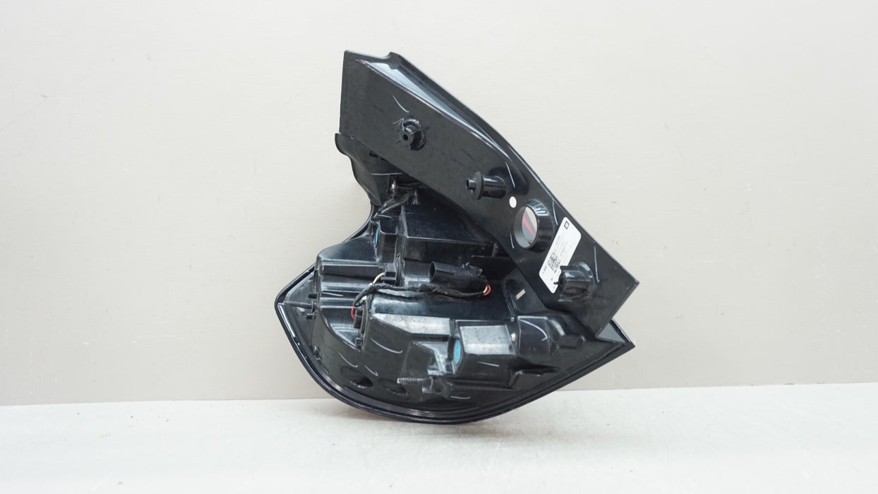2018-2021 GMC TERRAIN RIGHT PASSENGER SIDE TAIL LIGHT OEM 84379498