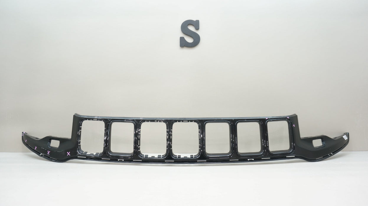 2017-2021 JEEP GRAND CHEROKEE FRONT BUMPER RADIATOR GRILLE OEM