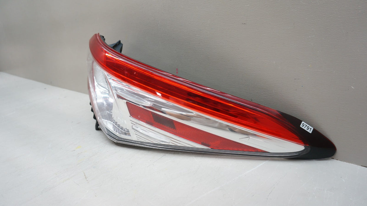 2018-2023 TOYOTA CAMRY REAR RIGHT PASSENGER SIDE OUTER TAIL LIGHT OEM