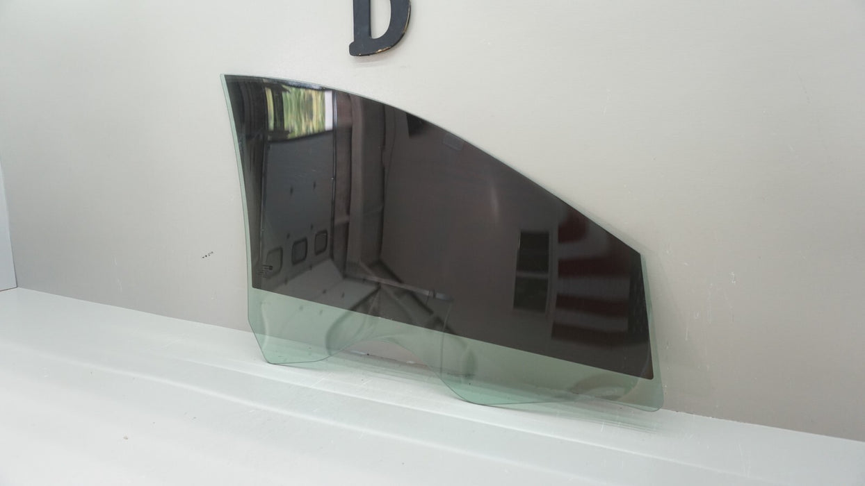 2016-2019 CHEVROLET CRUZE SEDAN FRONT RIGHT PASSENGER SIDE DOOR WINDOW GLASS OEM