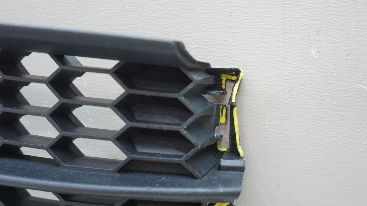 2012-2015 VOLKSWAGEN PASSAT FRONT LOWER GRILLE W/ PLATE HOLDER 561 853 677 OEM