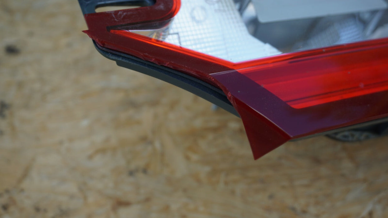 17 18 2017 2018 FORD FUSION RIGHT REAR TRUNK LID INNER TAILLIGHT OEM