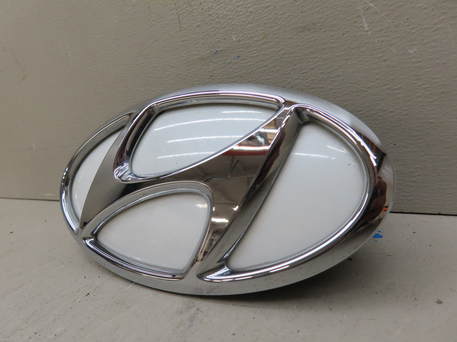 2019-2020 HYUNDAI ELANTRA REAR TRUNK LID LATCH EMBLEM OEM 81260-F3500-WW8